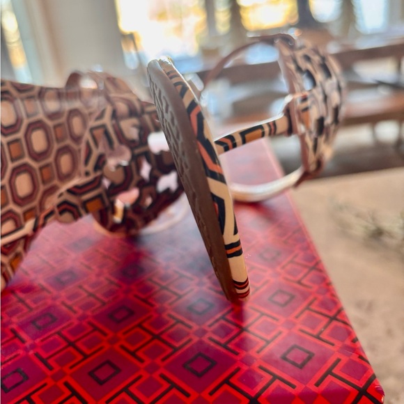 Stylish Geometric Patterned Sandals - Picture 8 of 13